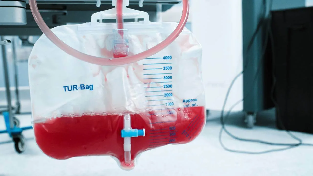 αιμα στα ουρα σε ηλικιωμένο