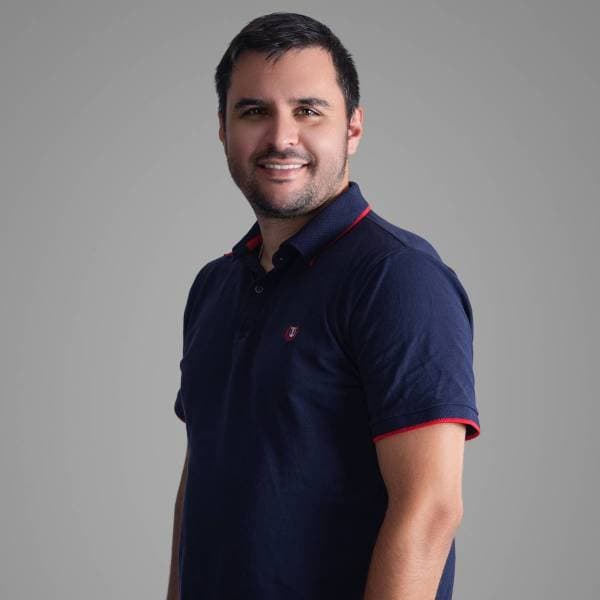 Νοσηλευτής ΜΕΘ της Doctor Home Care για νοσηλεία κατ’ οίκον